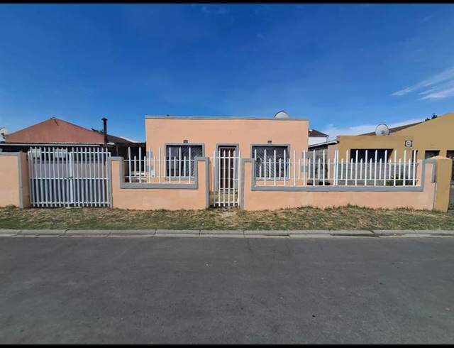 6 BEDROOM HOUSE FOR SALE IN FOREST VILLAGE